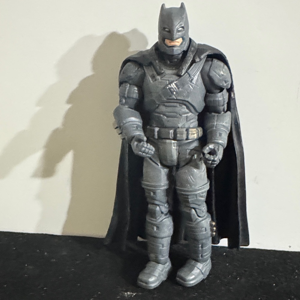 Mattel DC Multiverse 7-inch Armored Batman action figure - Picture 3 of 7
